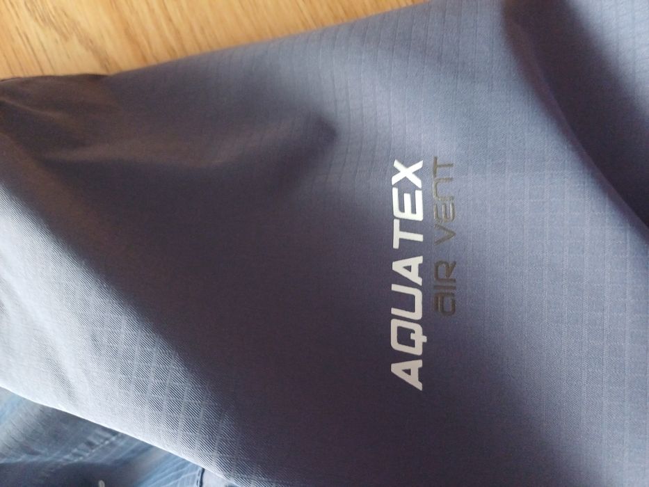 Kurtka przeciwdeszczowa, przeciwwiatrowa