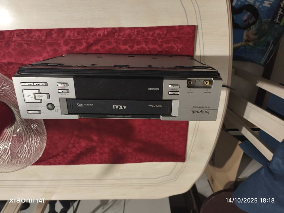Leitor VHS Akai em bom estado