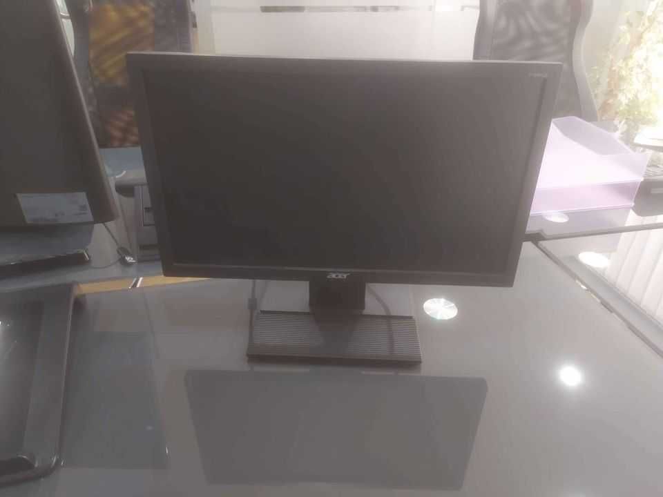 5 Ecrãs/monitor e teclados