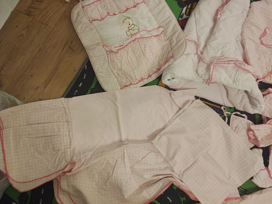 Komplet 8 części rożek, kołdra, ochraniacz, prześcieradło, baldachim d