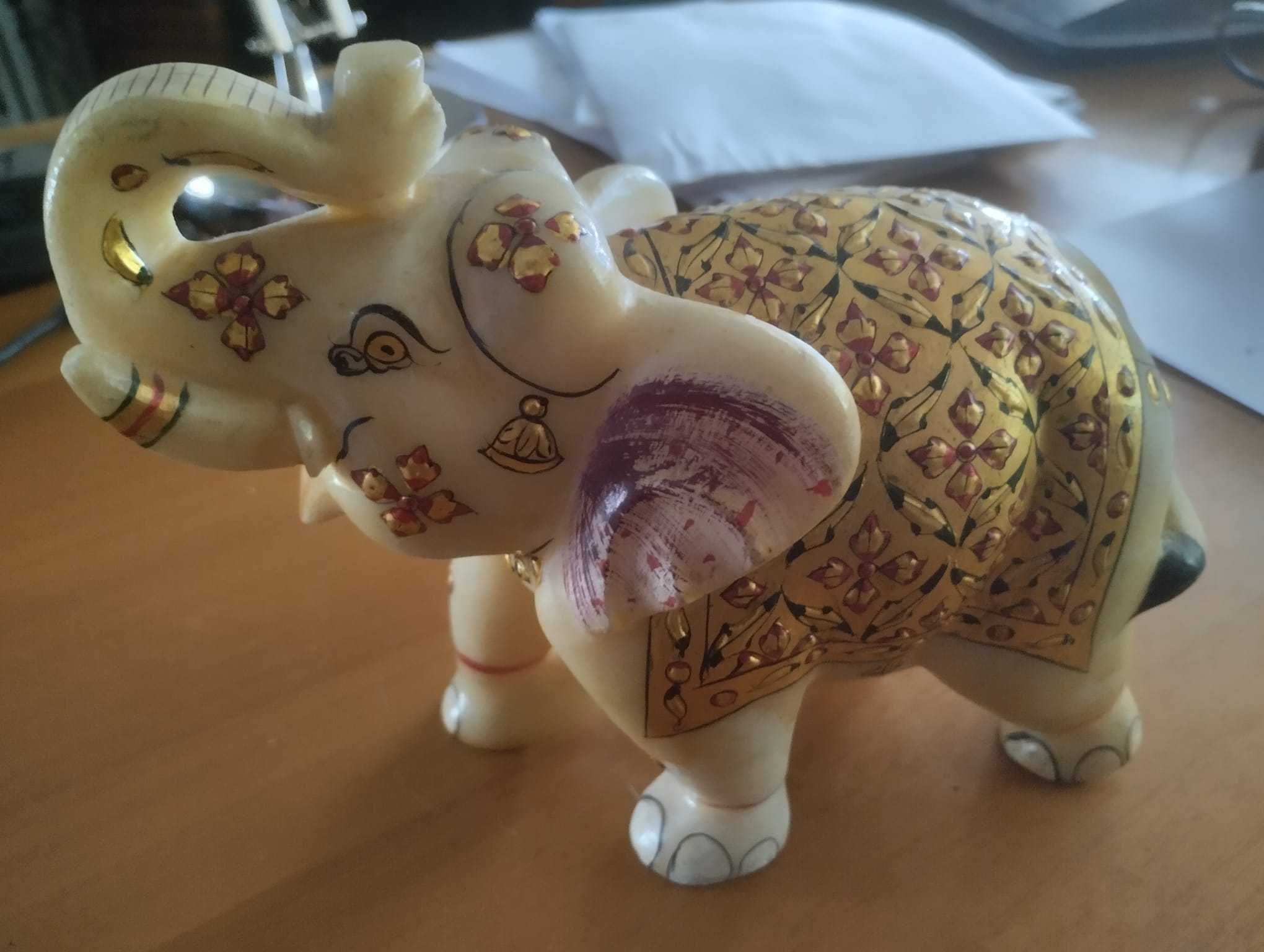 Elefante pintado à mão comprado em GOA