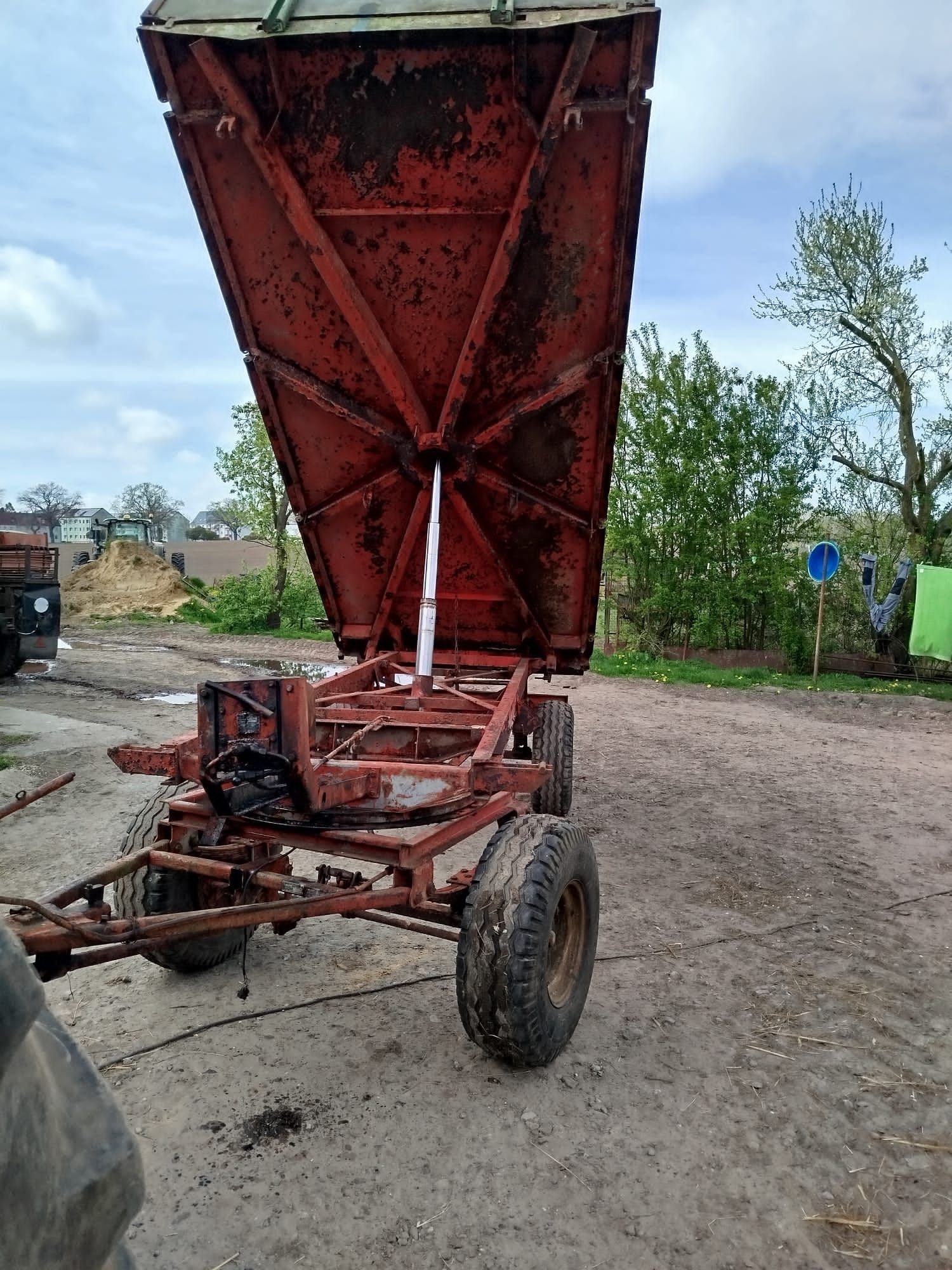 Przyczepy rolnicze hl6011