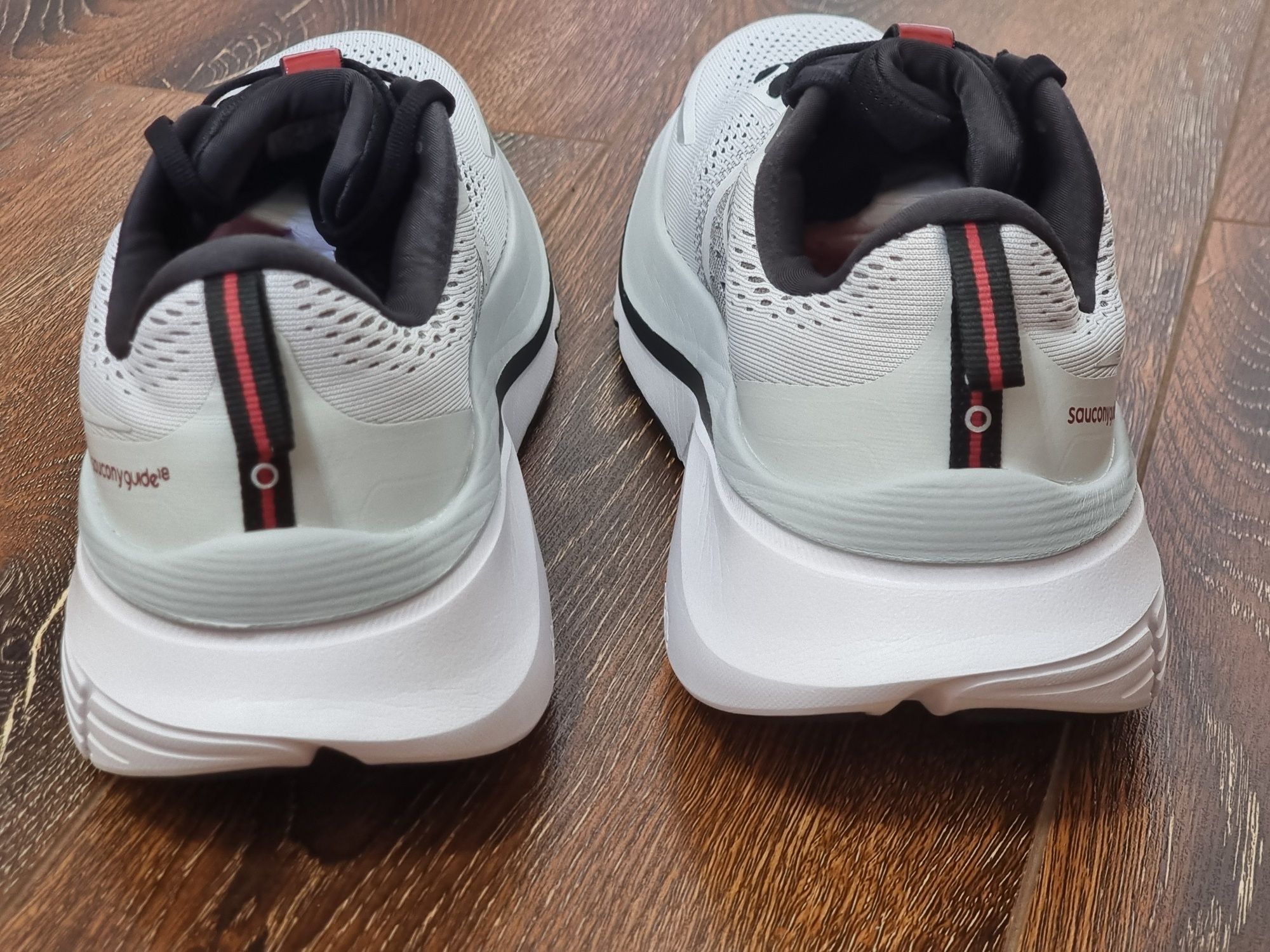 Оригінал 100% чоловічі кросівки Saucony Guide 18  EUR 46