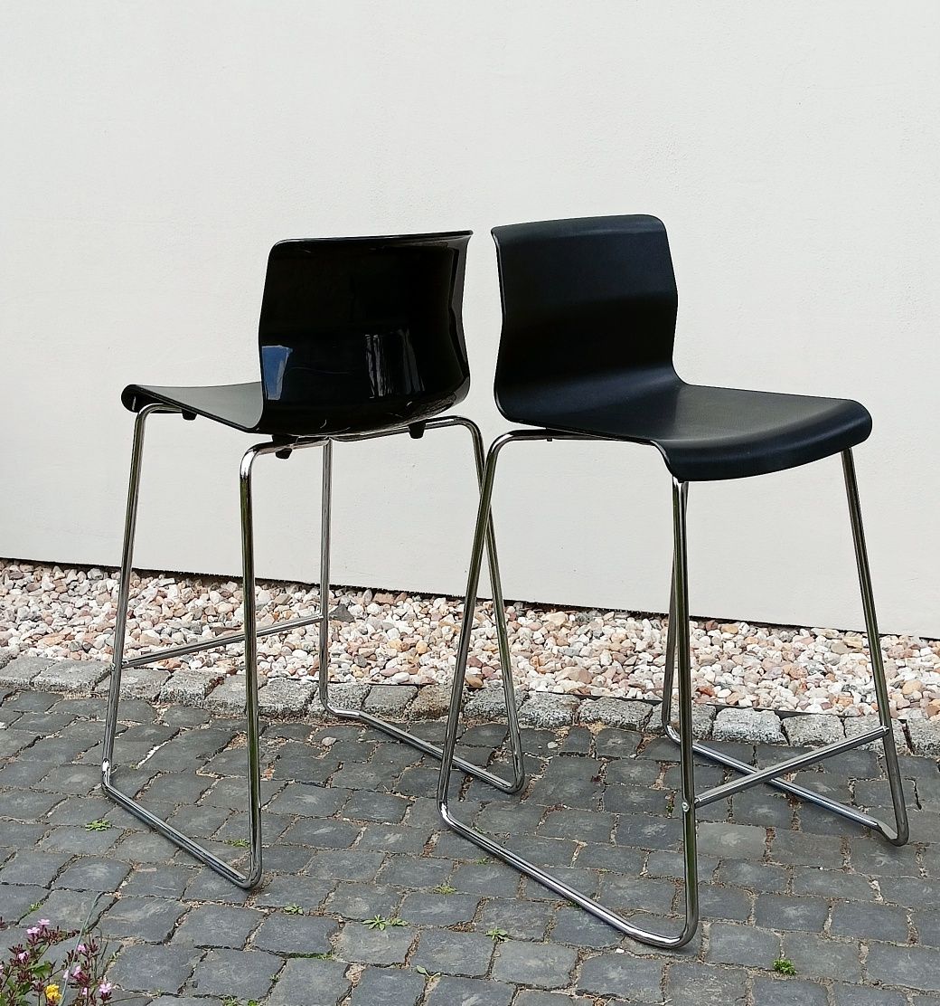 Hokery krzesła stołki barowe Ikea Glenn czarne minimalistyczne chrom