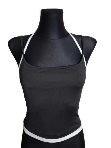 Czarny crop top z lamówką (488)