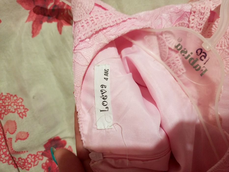 Продам сукні на дівчинку 4+