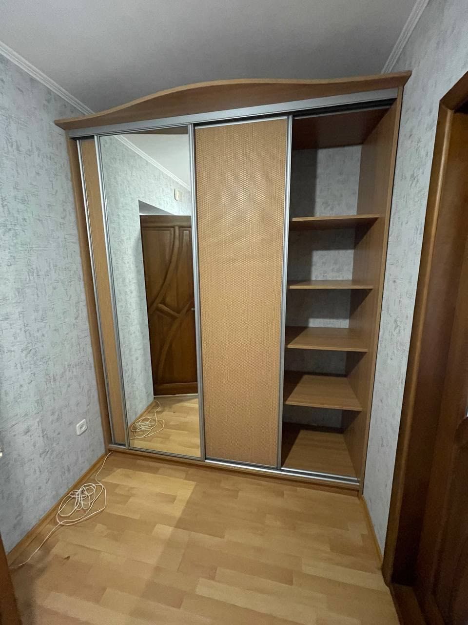 1к Виставка, Темп