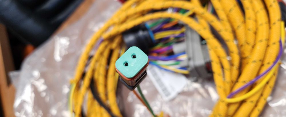 Wiązki elektryczne do maszyn budowlanych! Liebherr, CAT i inne