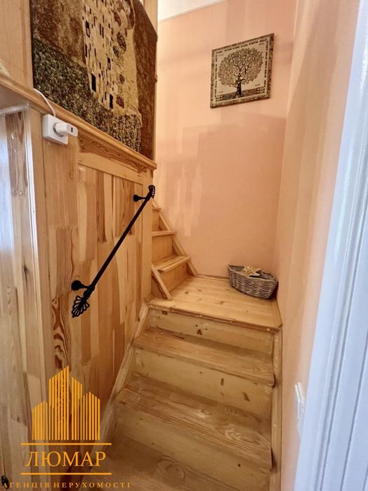 Продам 3-х кім квартиру + приміщення під оренду (25 м.кв.)