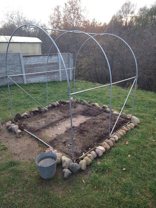 Stelaż, konstrukcja metalowa do szklarni, tunelu foliowego 2x2m Prusz