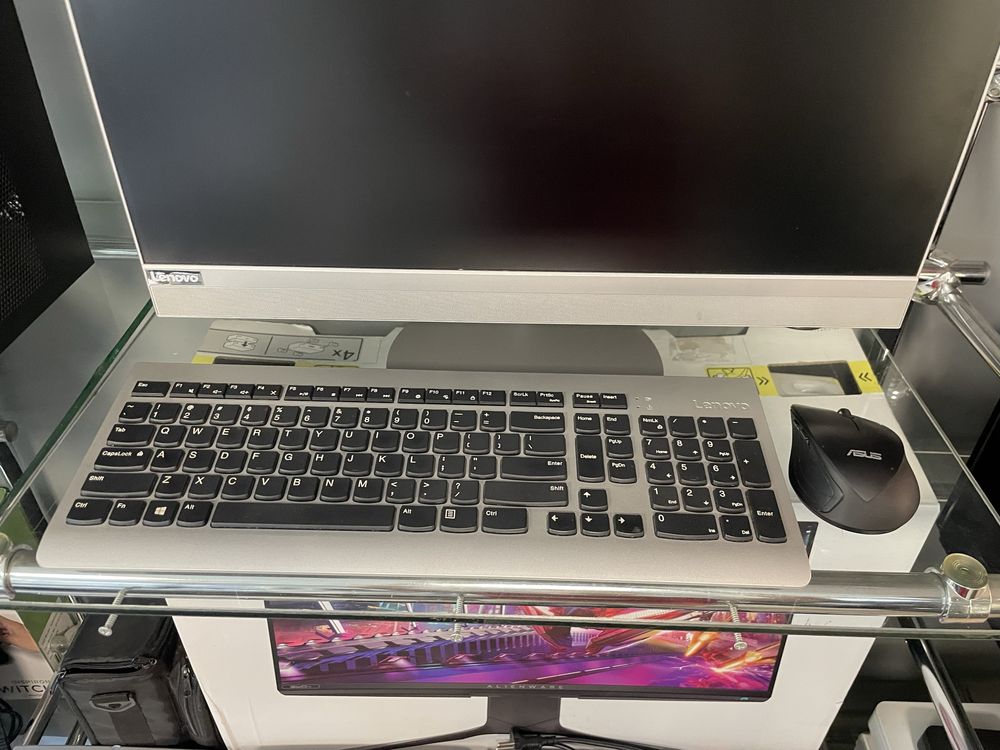 Super kompik lenovo z monitorem aio 520 8gb 256 ssd i3-7gen win 11