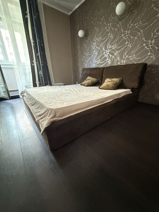 Продам двоспальне ліжко 1800*2000 з матрацем