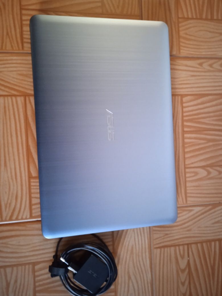 Computador portátil ASUS D541S