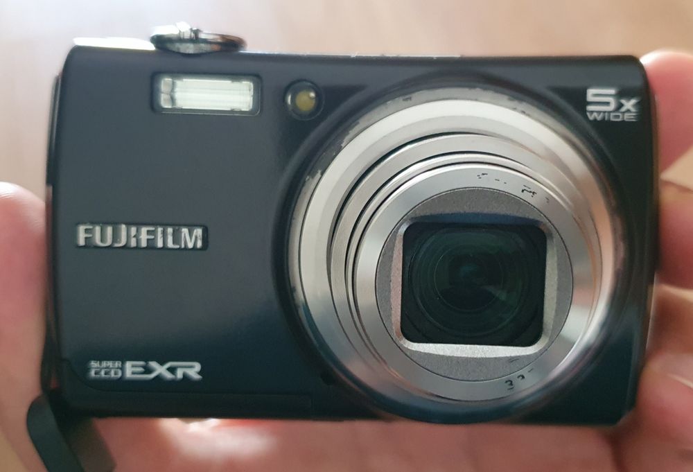 Fujifilm F200 EXR (Super CCD)