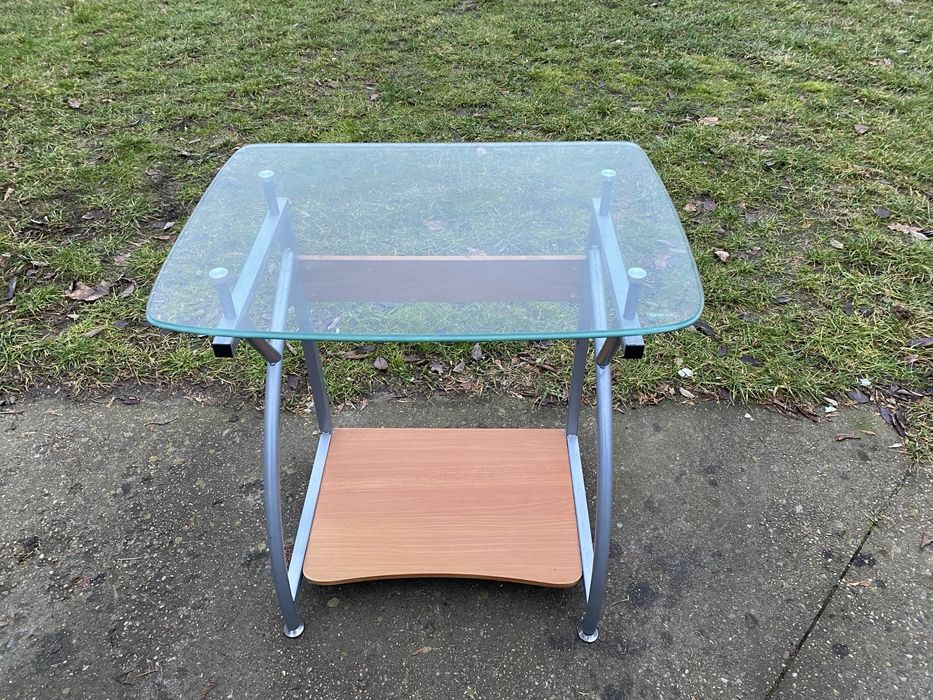 Biurko ze szklanym blatem