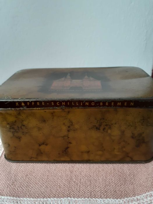 Metalowa skrzyneczka  /pudelko  ma 100 lat