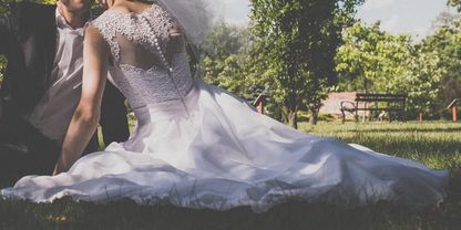 Suknia ślubna muślinowa z gipurką