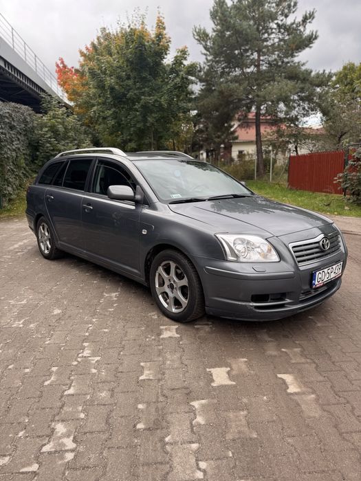 Sprzedam Toyote Avensis 1.8 Benzyna