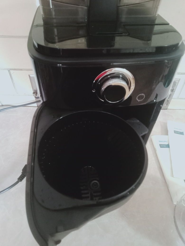 Кавомашина Philips HD7769 з вбудованою кавомолкою