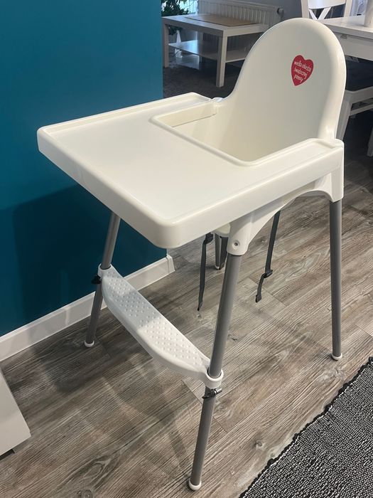 Krzesełko dziecięce Ikea Antilop z podnóżkiem.