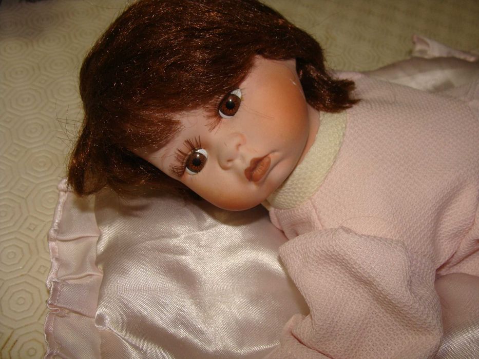 2 Bonecas de Porcelana Deitadas