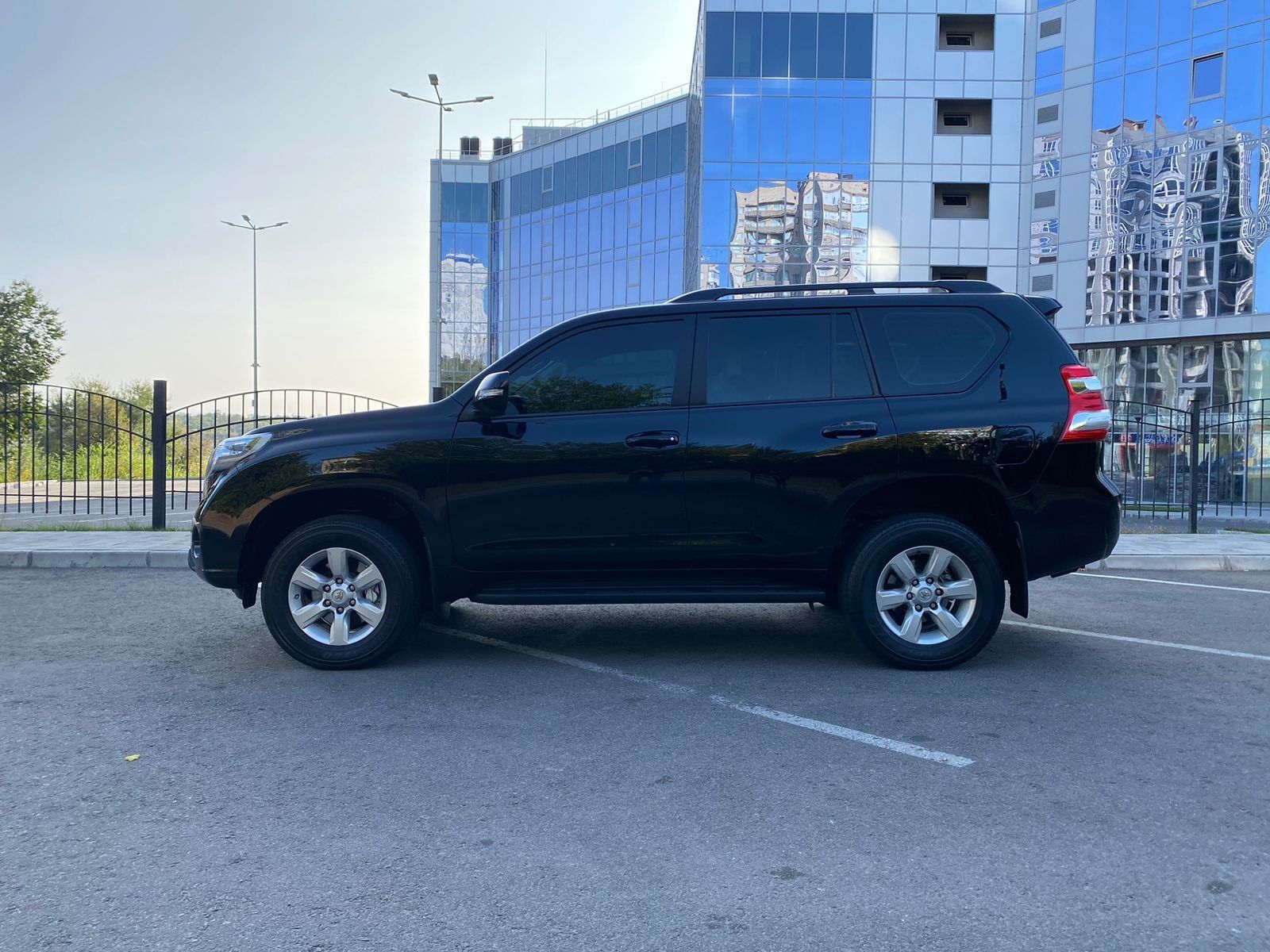 Продам Toyota Land Cruiser PRADO 2014