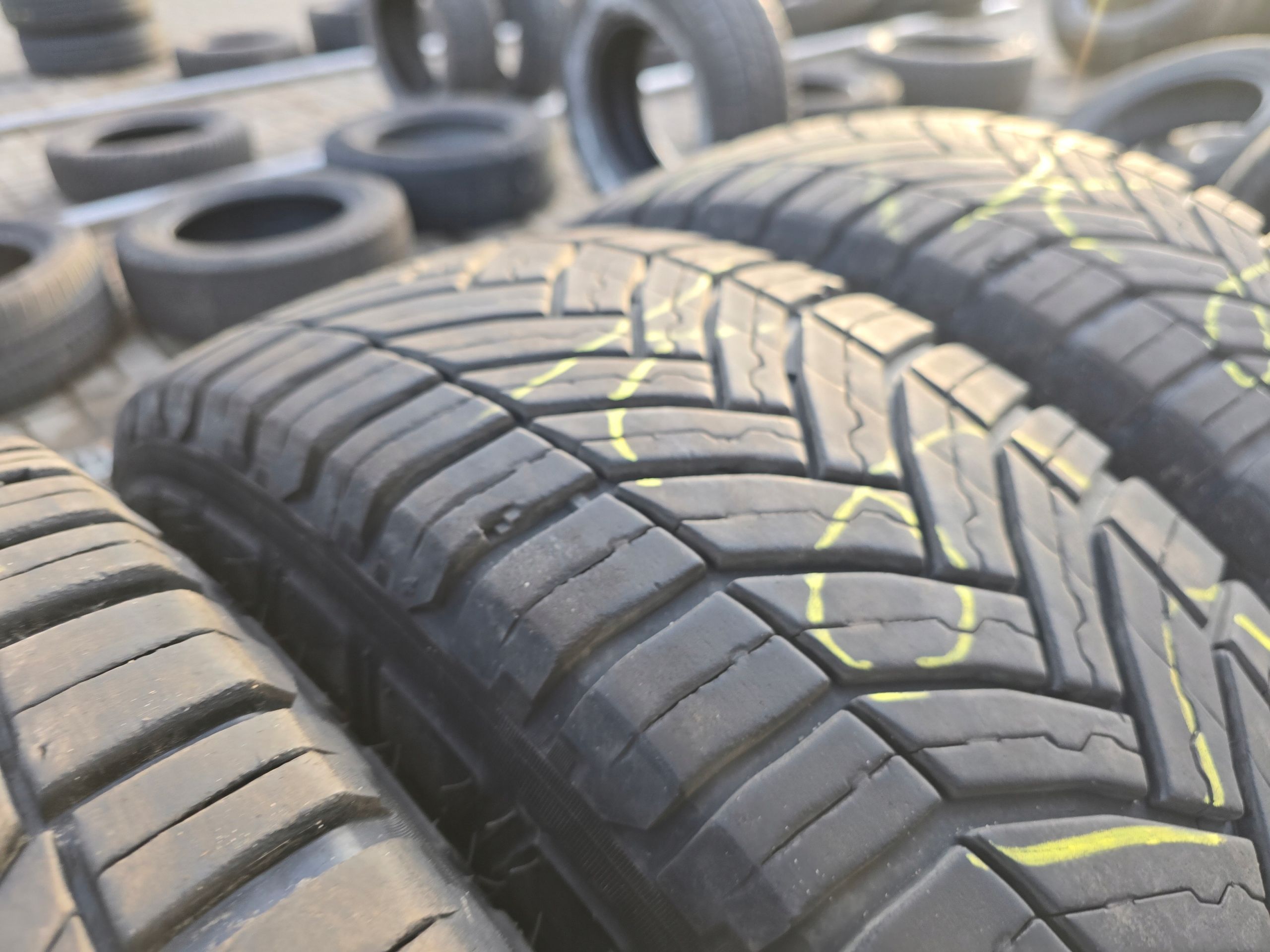 Michelin Agilis Crossclimate 215/65R15C 104/102T 8mm 4X 21R