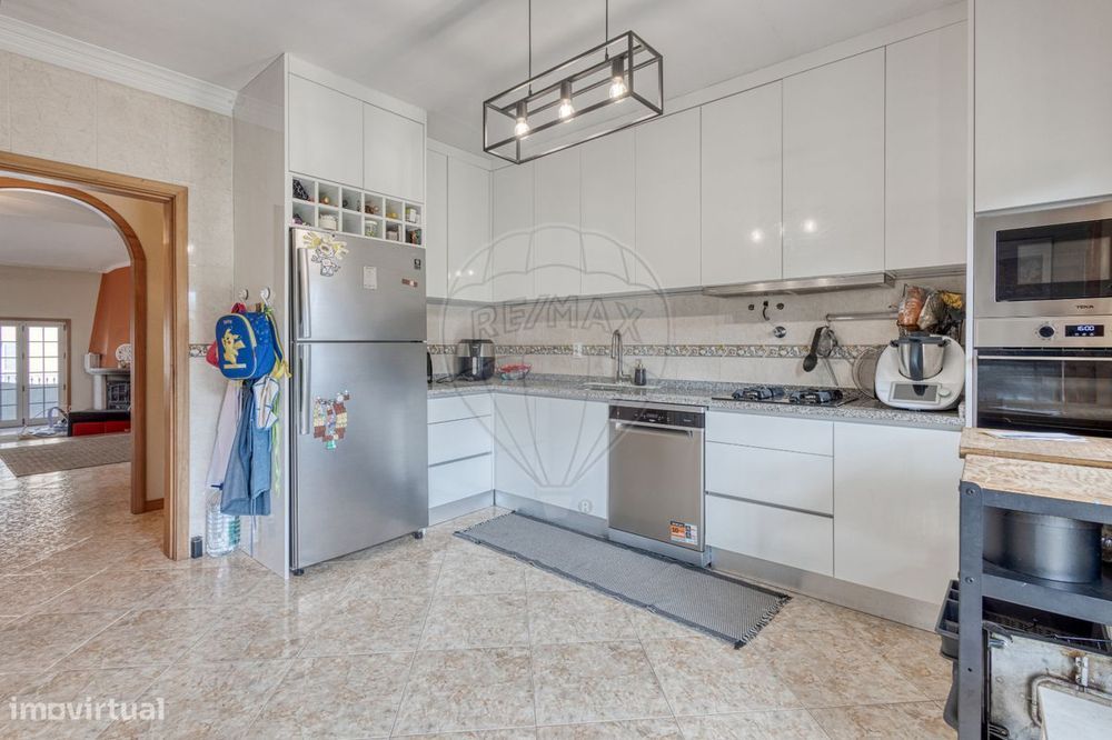 Moradia T4 para venda