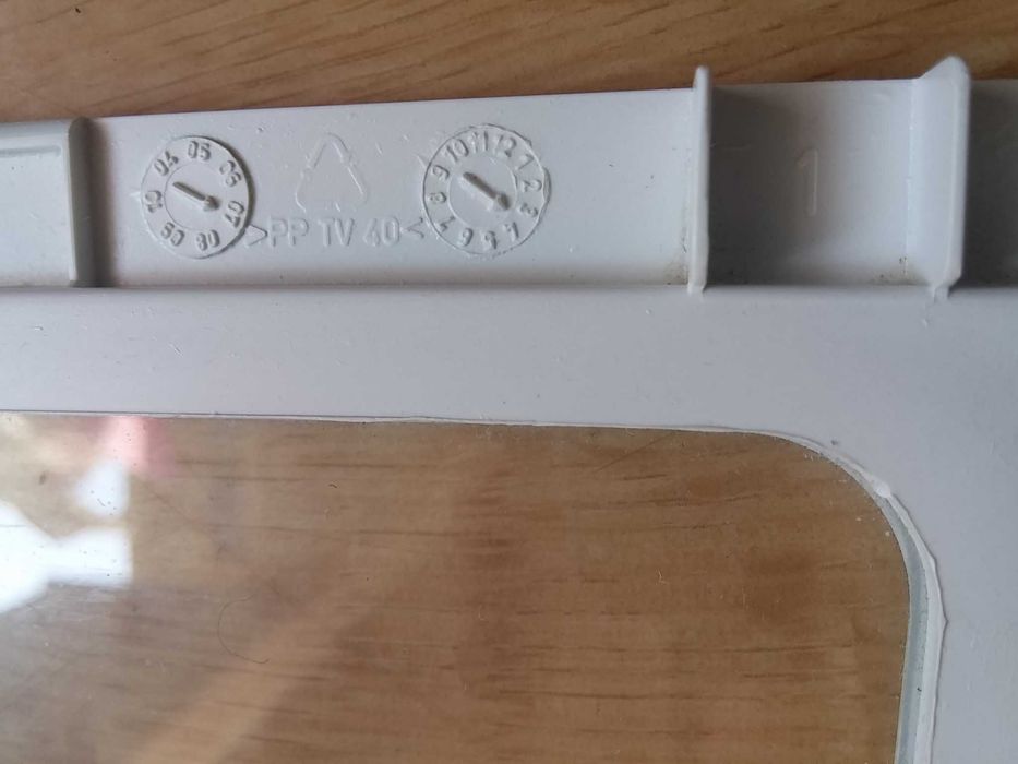 Скляна полка для холодильника (46,7х30,2см) *Нова*  Модель невідома.