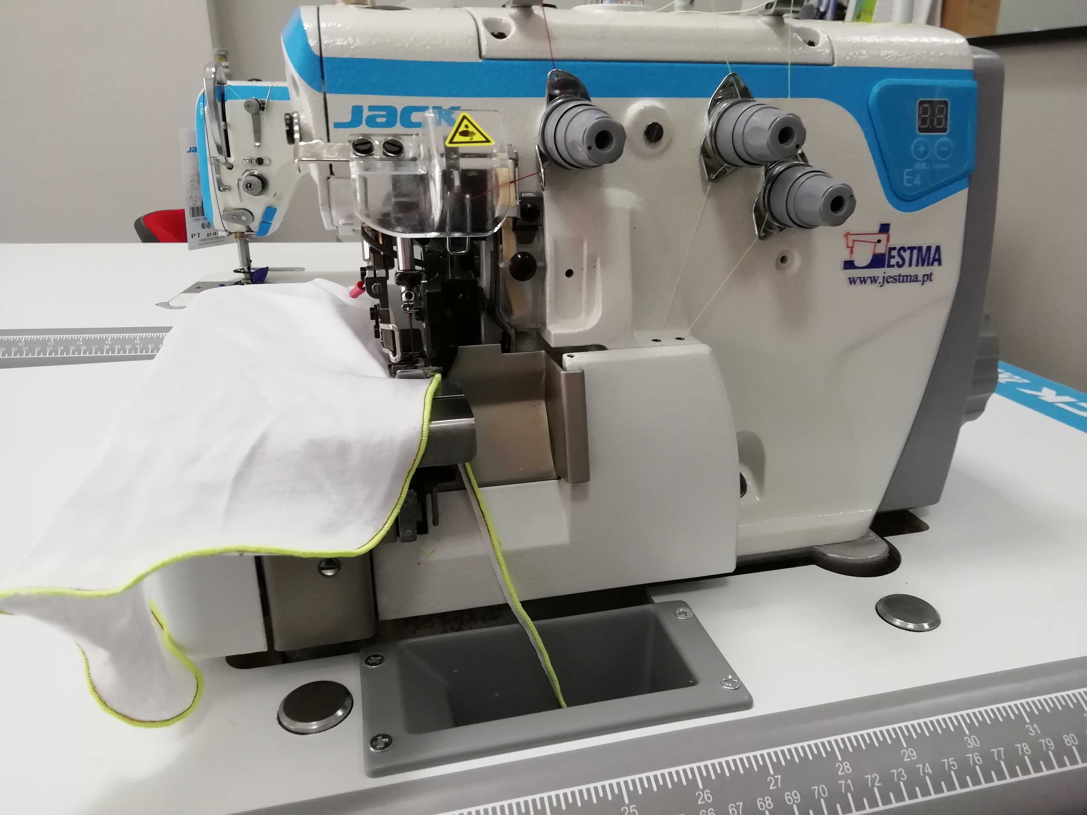 Máquina corte e cose 2 agulhas, JACK E4S - NOVA