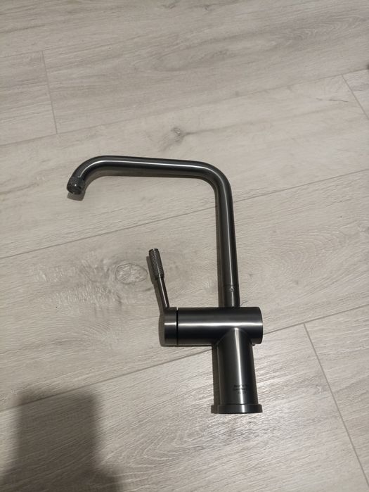 Нержавіючий змішувач для кухні VENTA