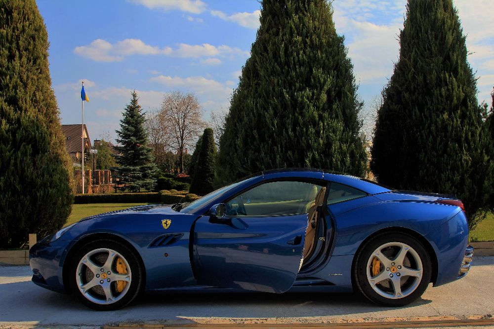 Аренда (прокат) автомобиля Ferrari California