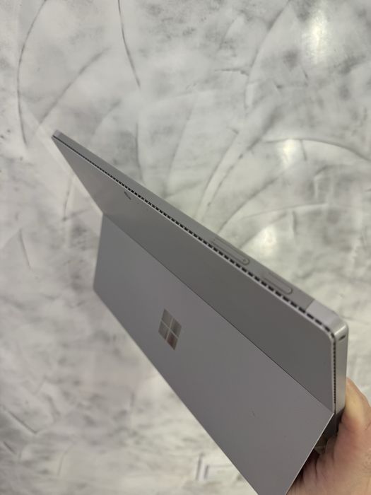 Microsoft surface pro 4 intel core i7 2.2GHz 8gb 256ssd