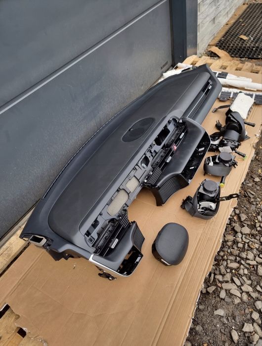 Hyundai IONIQ 5 торпеда, панель, ремені, шторка, подушка в кермо, ногі