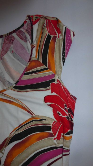 Sukienka letnia taliowana z falbaną w piękne kwiaty CON DUO r. 38