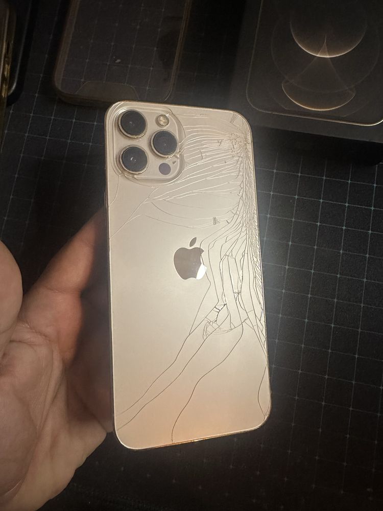 Iphone 12 pro max Dourado