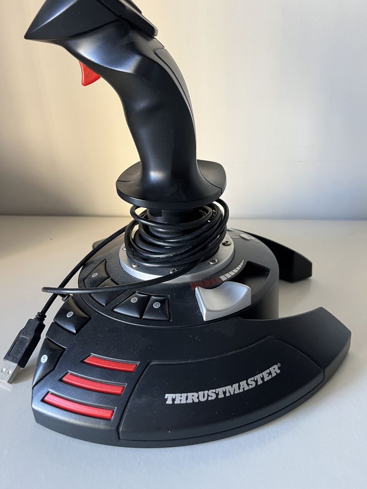 Joystick Thrustmaster T.Flight Stick