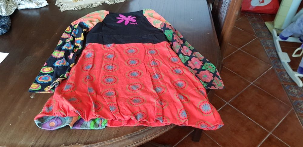 2 VESTIDOS Desigual e Zara 5-6 anos