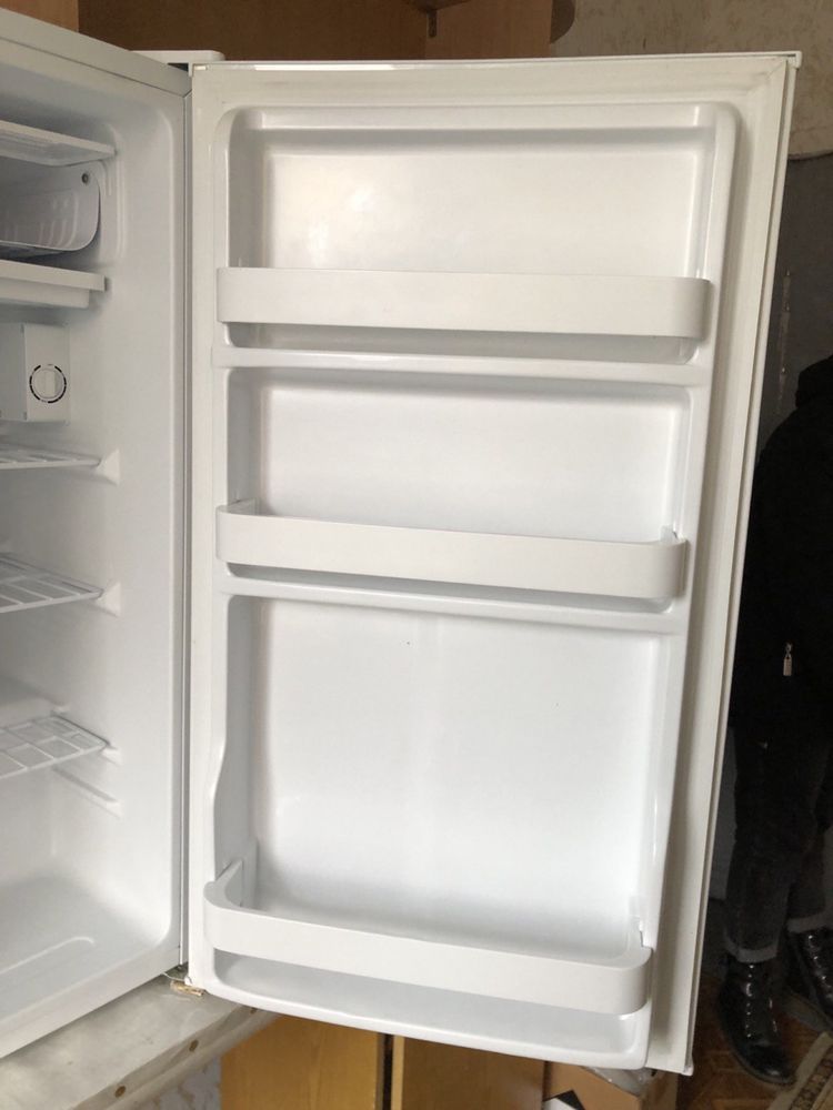 Холодильник однокамерний Elenberg MR 83-0