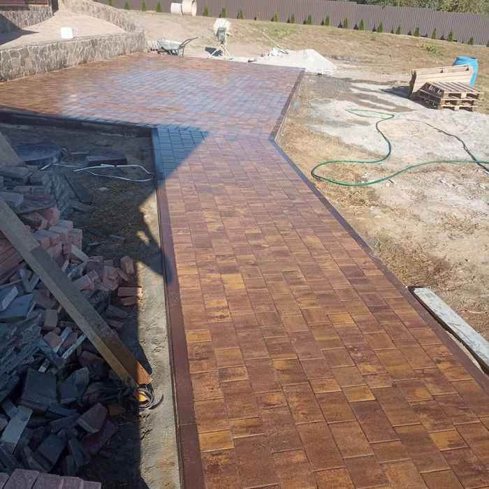 Укладання тротуарної бруківки