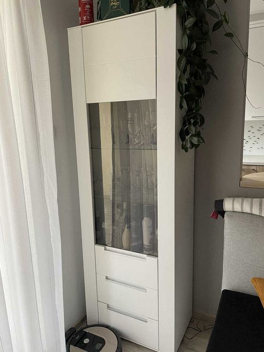 Szafka RTV w komplecie z witryną