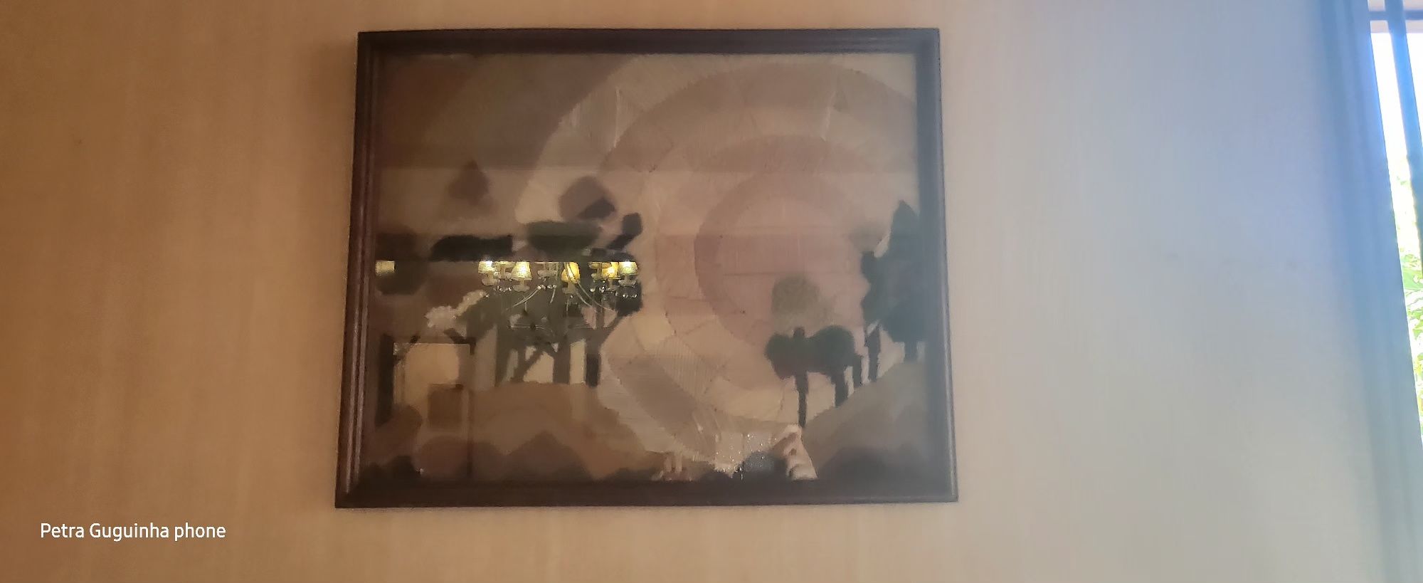 Relógio de pêndulo, quadro sagrada família etc