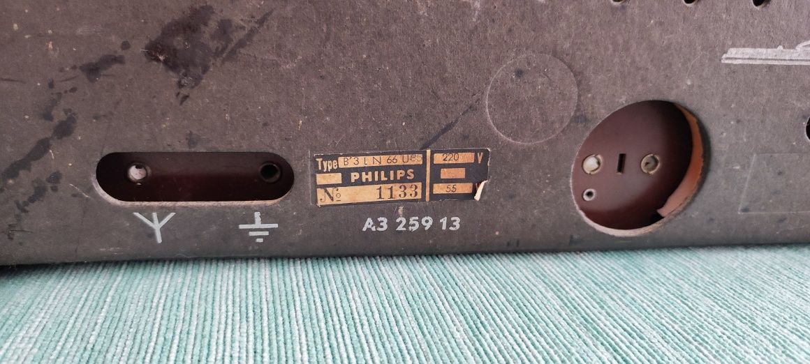 Rádio antigo Philips B3LN 66 U (PT) 1956
Année : 1956