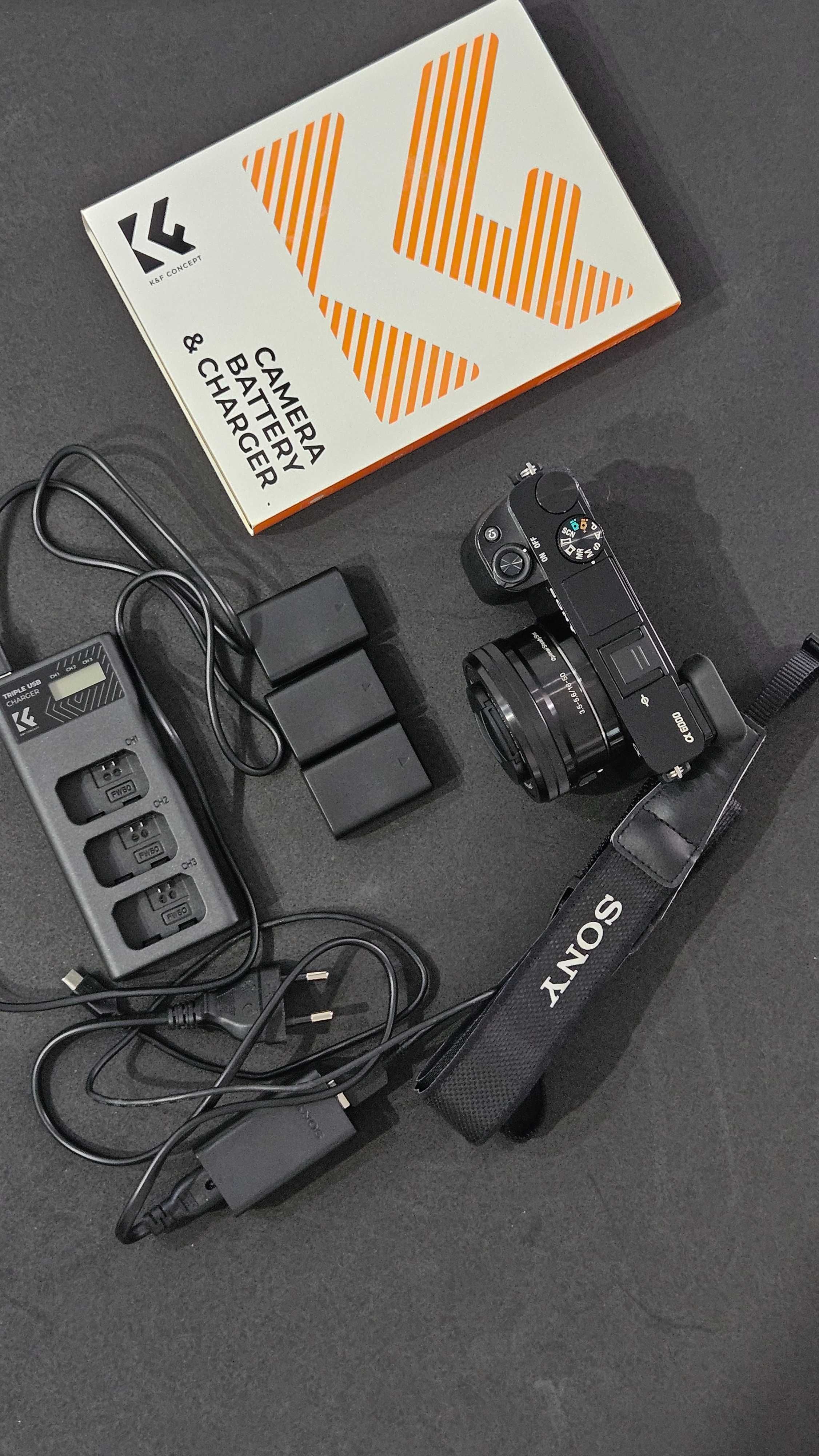 Sony A6000 com objetiva e vários acessórios