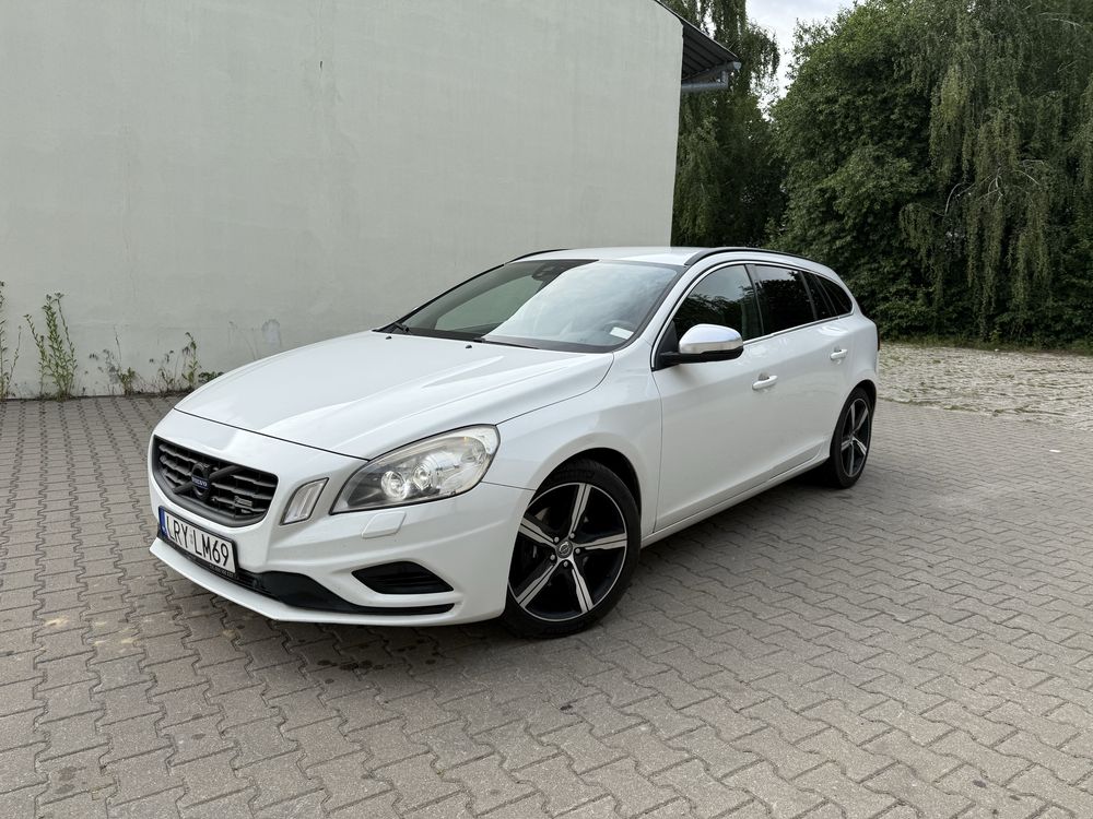 Volvo v60 R-DESIGN