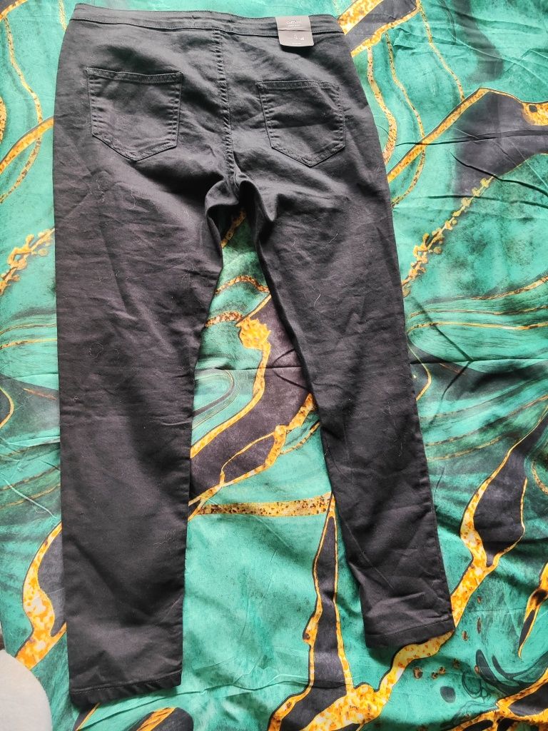 Czarne damskie spodnie jeans