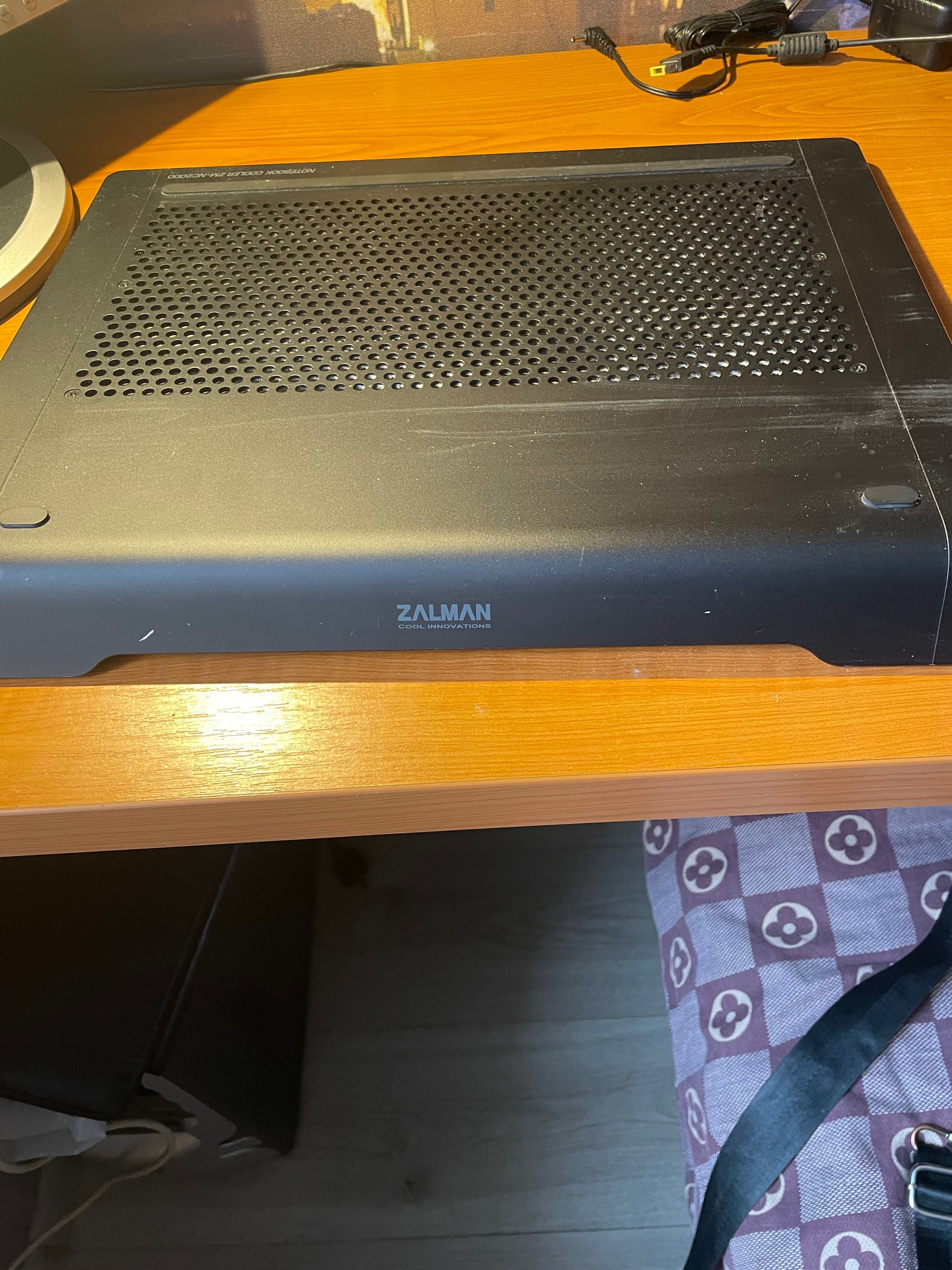 Продам подставку для ноутбука  ZALMAN