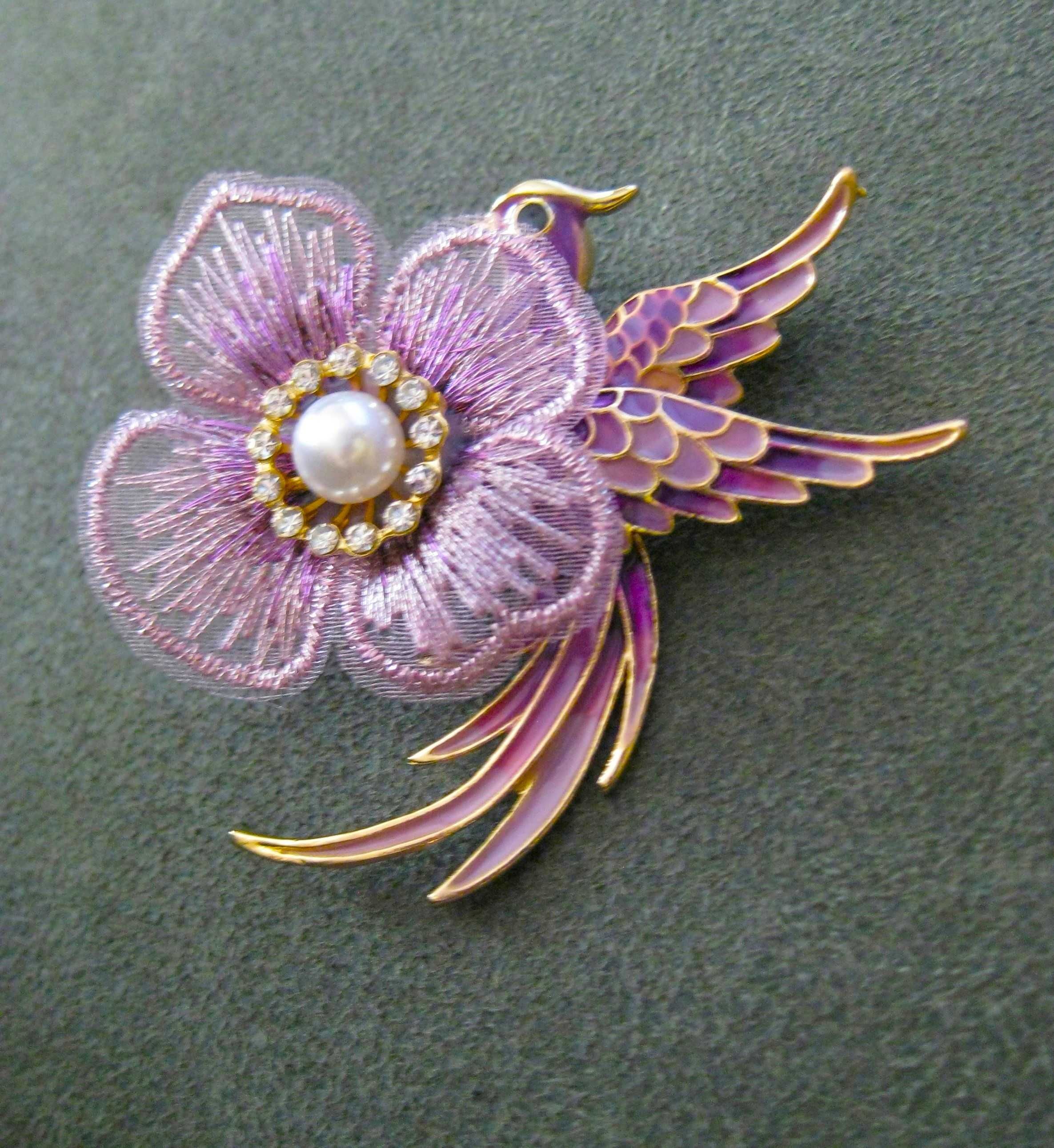 Alfinete / Broche / Pregadeira Passaro Escondido atrás da Flor NOVO