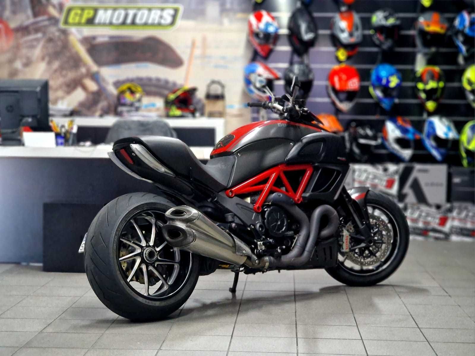 Ducati Diavel Carbono