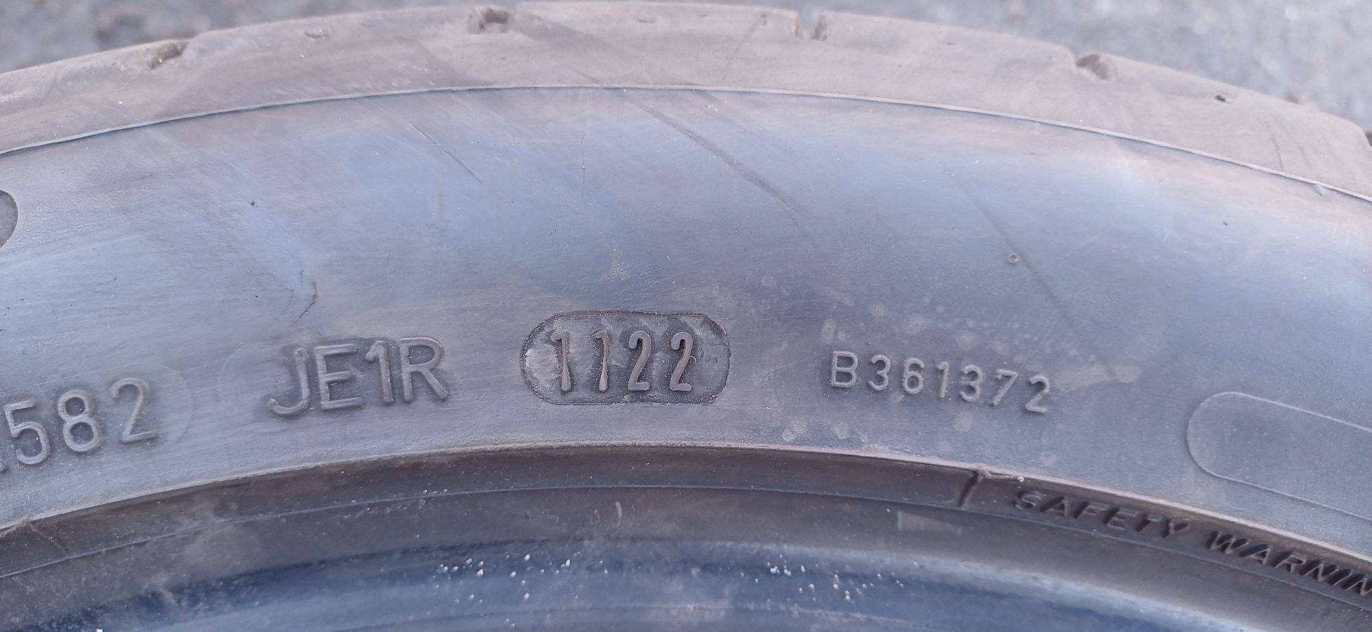 225/45R19 96W DUNLOP , dwie używane opony letnie.
